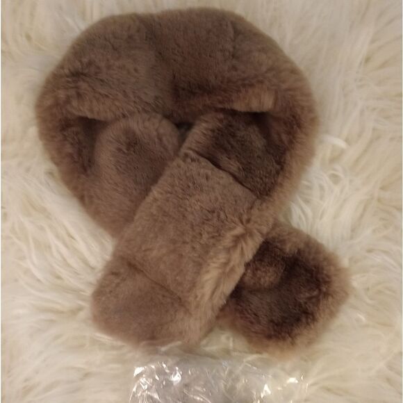 🆕🧣 Faux Fur Scarf/Stole with Key Chain & Accessory Case - Picture 2 of 4